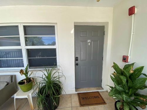 apt-12-605 N Federal Hwy, Lake Worth Beach, FL, 33460-3188 | Card Image