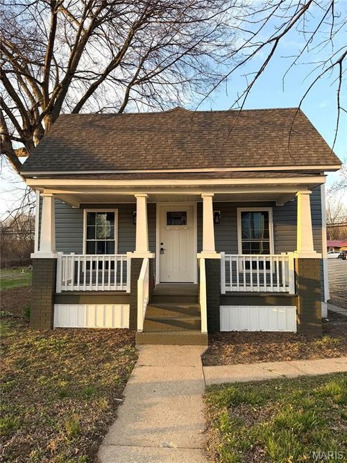 402 W Pine St, Percy, IL, 62272-1227 | Card Image