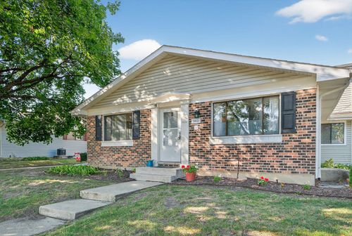 unit-1-29W574 Winchester Cir N, Warrenville, IL, 60555-2494 | Card Image