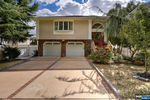 204 Gilbert Ave, Elmwood Park, NJ, 07407-2314 | Card Image