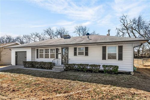 9005 E 84th St, Raytown, MO, 64138-3218 | Card Image