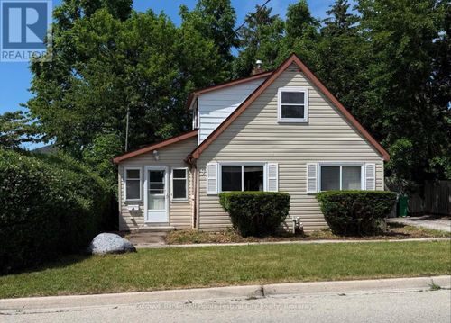 9 Blake St E, Goderich, ON, N7A1C5 | Card Image