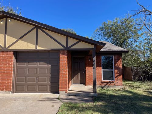 1904 Starling Ct, Cleburne, TX, 76033-7437 | Card Image