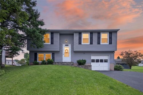 1599 Flaxen Dr, Farmington, NY, 14425-9336 | Card Image