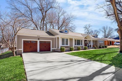8909 Cherokee Ln, Leawood, KS, 66206-1737 | Card Image