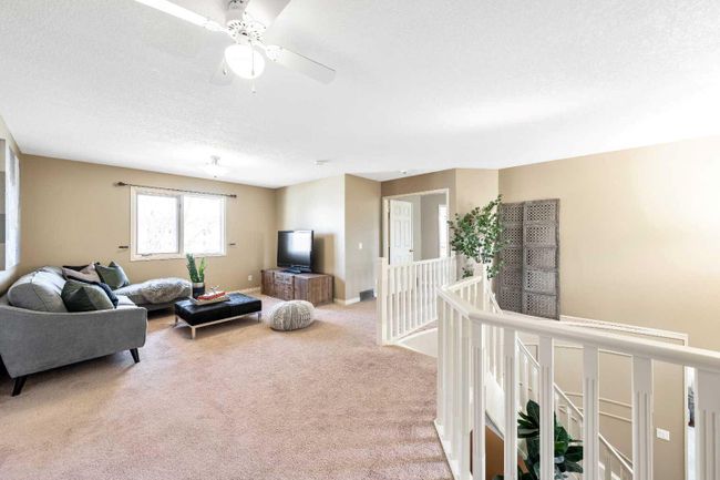 105 Candle Place Sw, Home with 4 bedrooms, 3 bathrooms and 6 parking in Calgary AB | Image 20