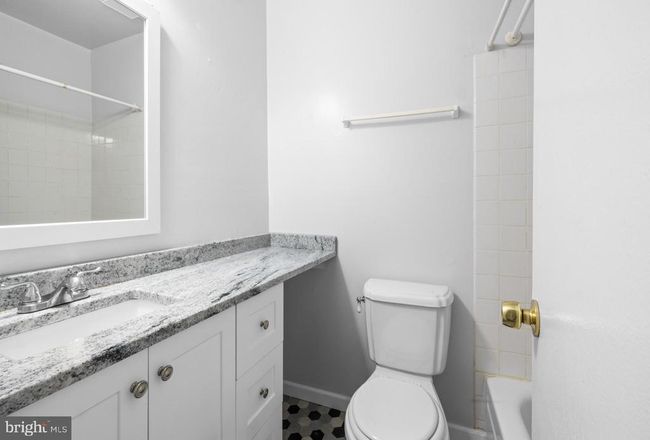 37 Hamilton St, Townhouse with 3 bedrooms, 3 bathrooms and null parking in SWEDESBORO NJ | Image 8