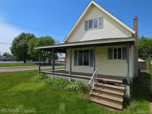 21 Broadway St, Oxford, MI, 48371-4915 | Card Image