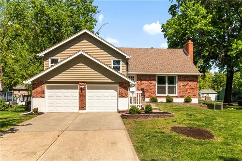 8212 134th Ter, Grandview, MO, 64030-3531 | Card Image