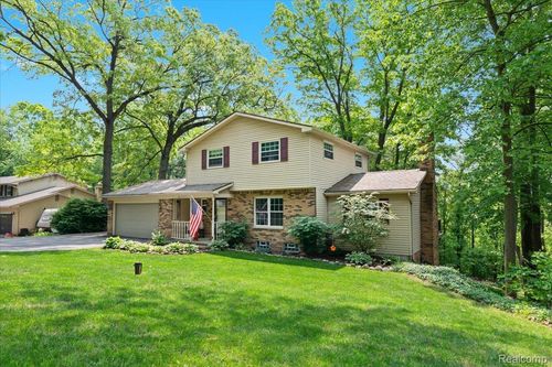 3783 Glen Hills Dr, Hartland, MI, 48353-1101 | Card Image