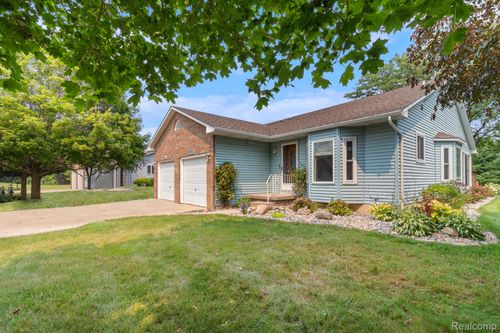 7453 Country Meadow Dr, Swartz Creek, MI, 48473-1485 | Card Image