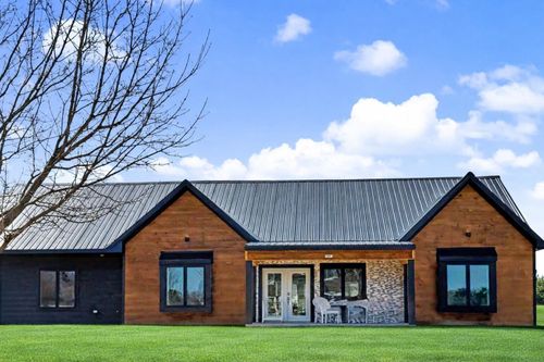 1401 Devon Rd, Burlington, WI, 53105-7127 | Card Image