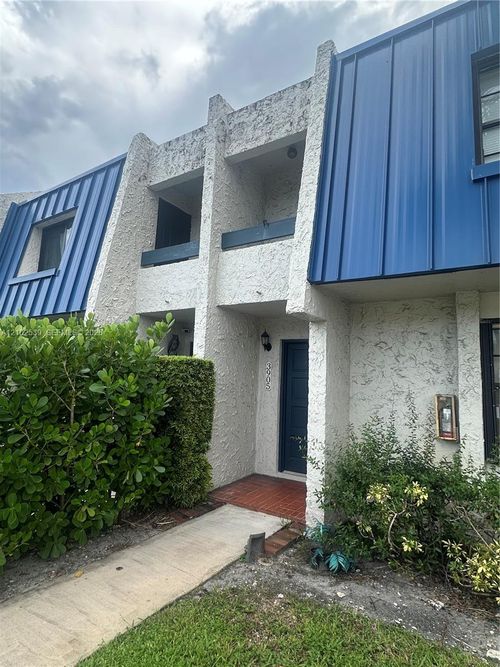 3905 Sheridan St, Hollywood, FL, 33021-3615 | Card Image