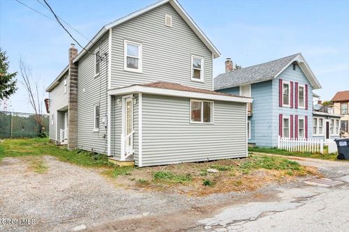 15 Nixon St, Hoosick Falls, NY, 12090-1507 | Card Image