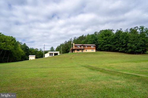 672 Creek Rd, BERKELEY SPRINGS, WV, 25411-3374 | Card Image