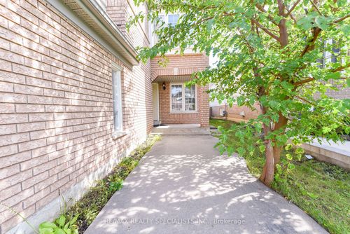 107 Seclusion Cres, Brampton, ON, L6R1K8 | Card Image