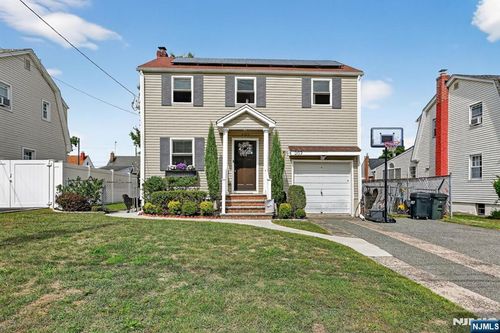 207 Palsa Ave, Elmwood Park, NJ, 07407-1216 | Card Image