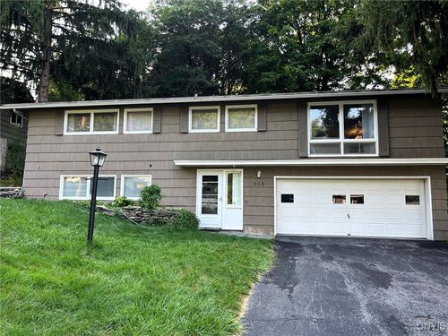 302 Oakridge Dr, Camillus, NY, 13031-2222 | Card Image