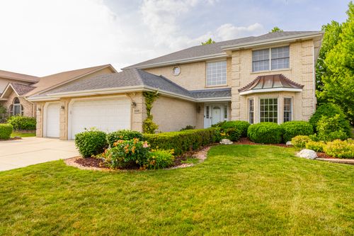 2048 Westbury Dr, Woodridge, IL, 60517-8030 | Card Image