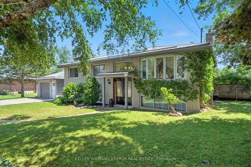 685 Young St, Ennismore, ON, K0L1T0 | Card Image