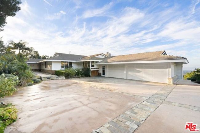 2 Pine Tree Ln, House other with 7 bedrooms, 8 bathrooms and 9 parking in Rolling Hills CA | Image 7