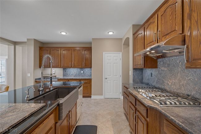 5 Gas Burner Range w/ Cast Iron Grates, Zephyr Typhoon--6 Speed Vent Hood w/ twin hallogen lamps | Image 21