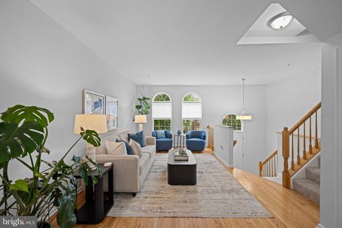 220 Persimmon Cir, REISTERSTOWN, MD, 21136-6464 | Card Image