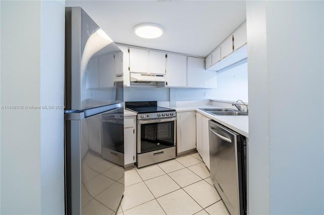 APT-308 - 2600 Collins Ave, Condo with 2 bedrooms, 4 bathrooms and null parking in Miami Beach FL | Image 12
