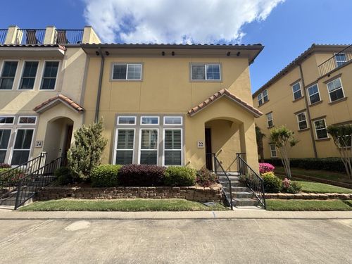 22 W Oaks Dr, Houston, TX, 77058-2082 | Card Image