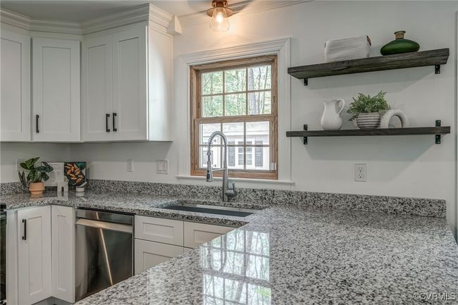 Large, undermount sink | Image 20