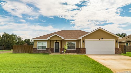 68 Sunday Ct, Uvalde, TX, 78801-4038 | Card Image