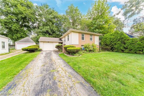753 Crestview Ave, Akron, OH, 44320-1952 | Card Image