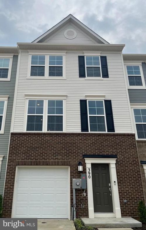 390 Seeback Dr, CHARLES TOWN, WV, 25414-6200 | Card Image
