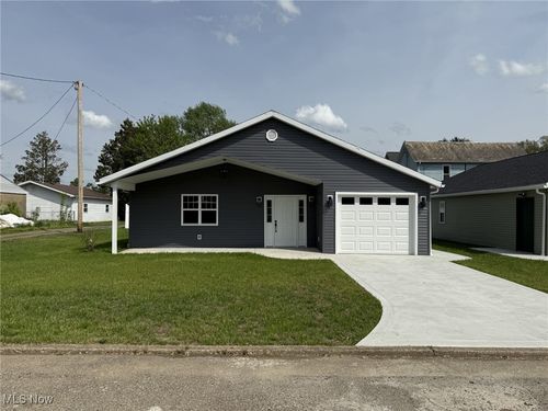 315 S Wallace St, Uhrichsville, OH, 44683-2247 | Card Image