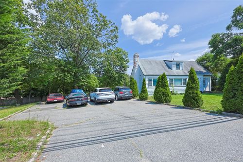 84 Middle Neck Rd, Roslyn, NY, 11576 | Card Image