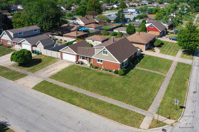 9236 Pembroke Ln, House other with 4 bedrooms, 3 bathrooms and 2 parking in Bridgeview IL | Image 4