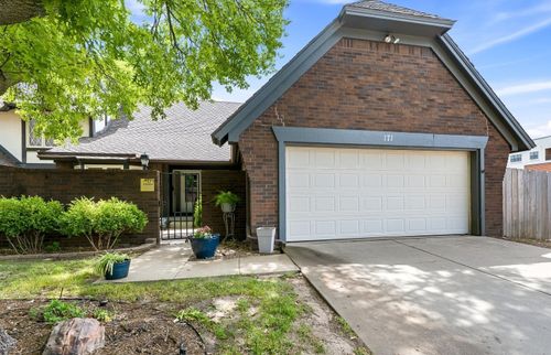 2025 N Broadmoor St, Wichita, KS, 67206-1092 | Card Image