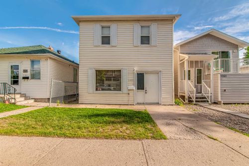 1165 Queen Street Se, Medicine Hat, AB, T1A1B3 | Card Image