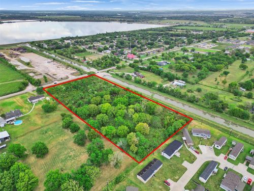 2020 E Wallisville Rd, Highlands, TX, 77562-3143 | Card Image