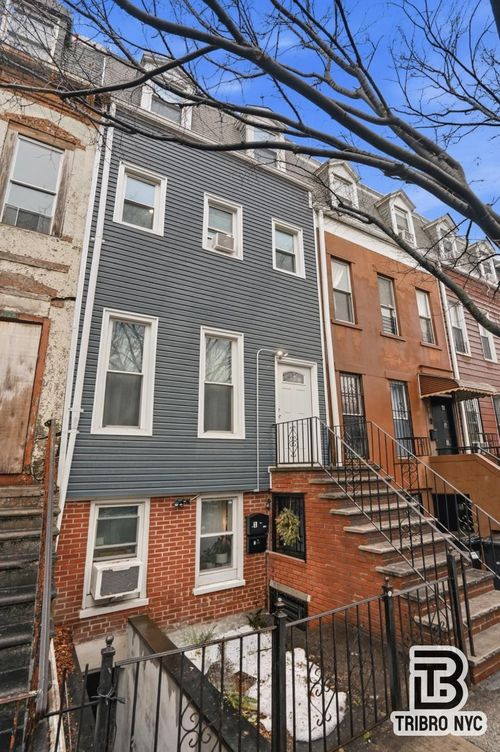 126 Hall St, Brooklyn, NY, 11205-2507 | Card Image