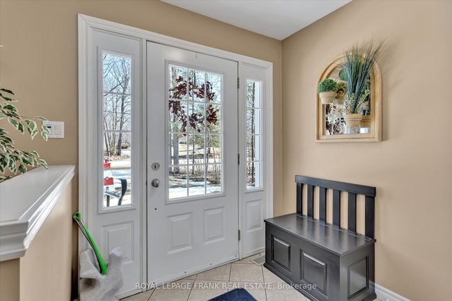18 E Beehive Dr, House other with 3 bedrooms, 2 bathrooms and 10 parking in Bobcaygeon ON | Image 5