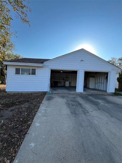 310 W North Street, House other with 3 bedrooms, 2 bathrooms and null parking in Weimar TX | Image 2