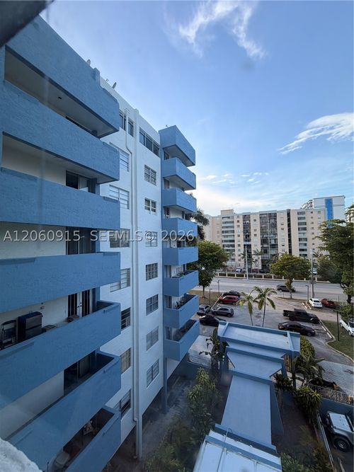 511-5050 Nw 7th St, Miami, FL, 33126-3428 | Card Image