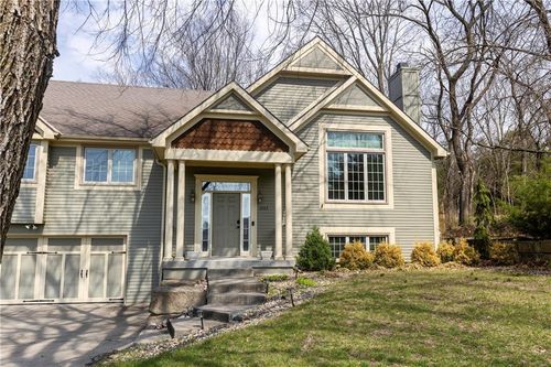 7203 Nw Eastside Dr, Weatherby Lake, MO, 64152-1841 | Card Image