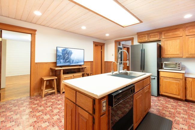 925 W Spruce St, House other with 3 bedrooms, 2 bathrooms and null parking in Missoula MT | Image 37