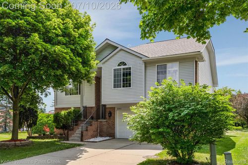 3201 Lynhurst Ct, Rochester, MI, 48306-1483 | Card Image