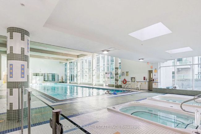 905 - 18 Harbour St, Condo with 2 bedrooms, 2 bathrooms and 1 parking in Toronto ON | Image 31