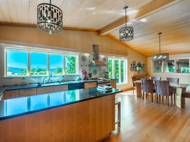 410 17 Th Ave, House other with 4 bedrooms, 5 bathrooms and 4 parking in Sointula BC | Image 19