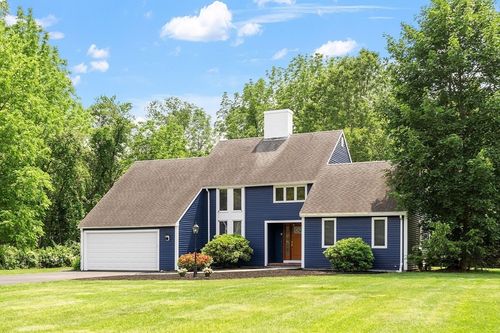 11 Hampton Ct, Lynnfield, MA, 01940-1216 | Card Image
