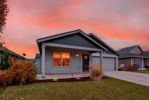 728 Ne Brookstone Dr, Prineville, OR, 97754-3230 | Card Image